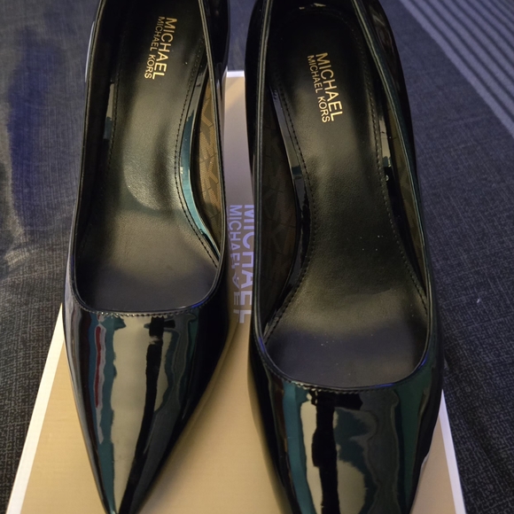 Michael Kors Alina Flex Pumps For Womens - Picture 5 of 7